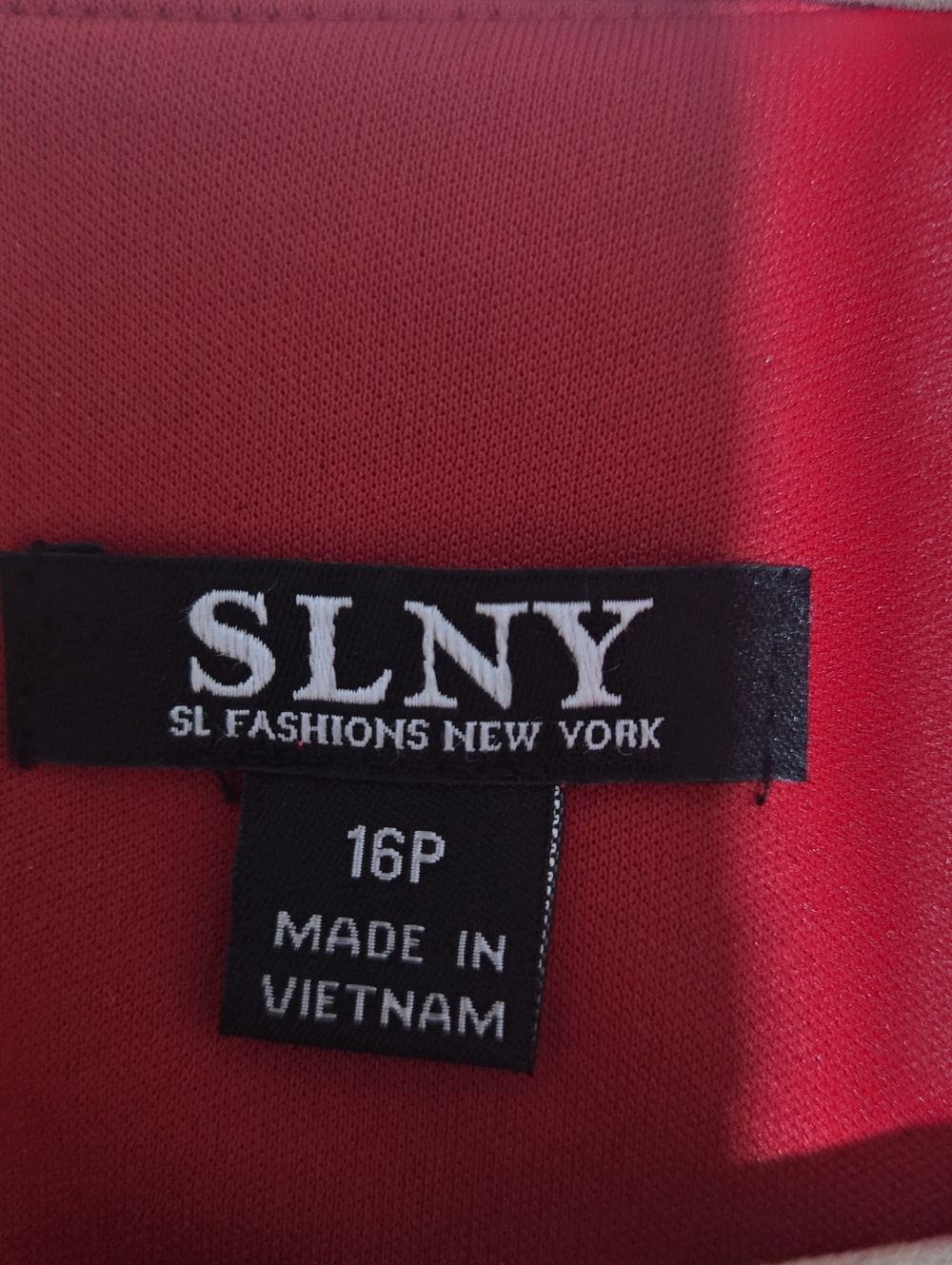 SLNY Size 16P Sparkling Red Formal Empire Waist Dress, Rhinestone Pin NWT - Picture 2 of 11